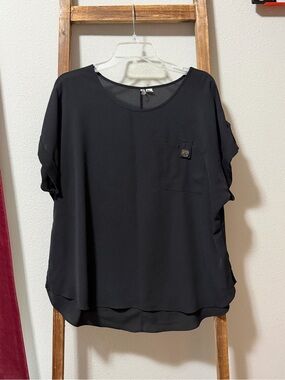 Relaxed Black Short-Sleeve Pocket Blouse